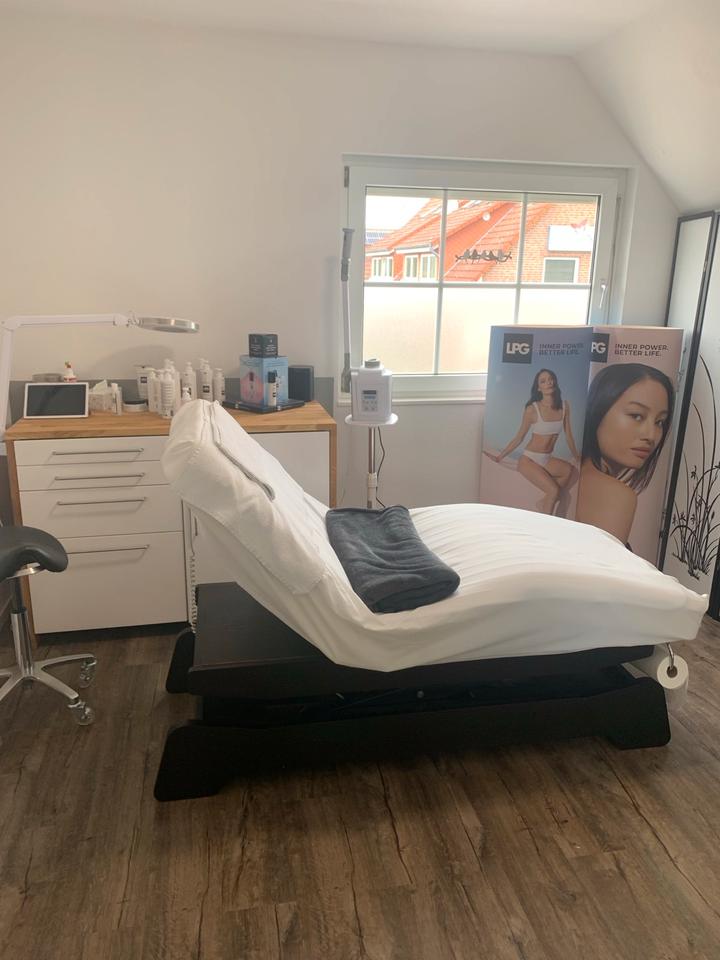 Thumbnail-Raum zur Miete. Massage Tattoo permanent Make-up etc.
