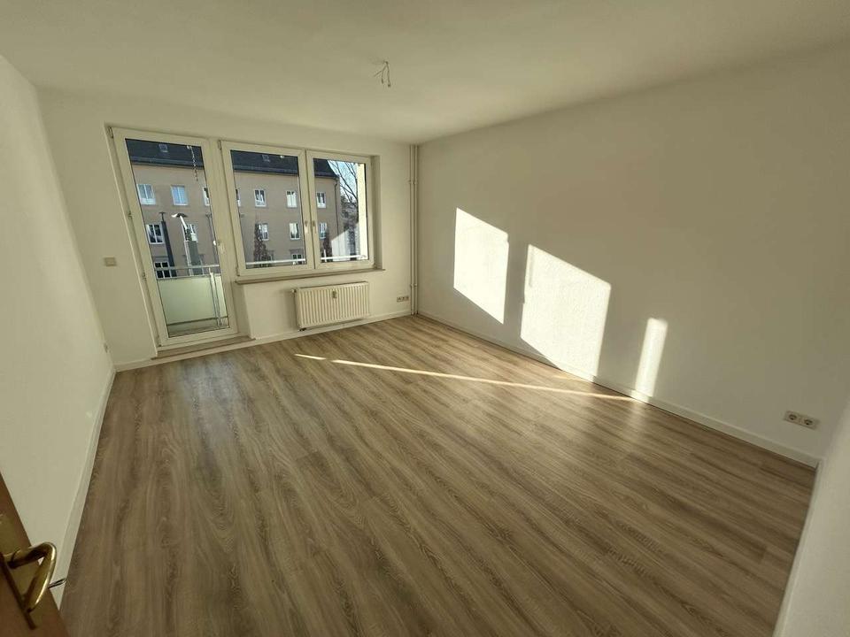 Thumbnail-Sonnige 3 Zimmer Wohnung mit Balkon & Tageslichtbad in Chemnitzer Zentrum sofort frei