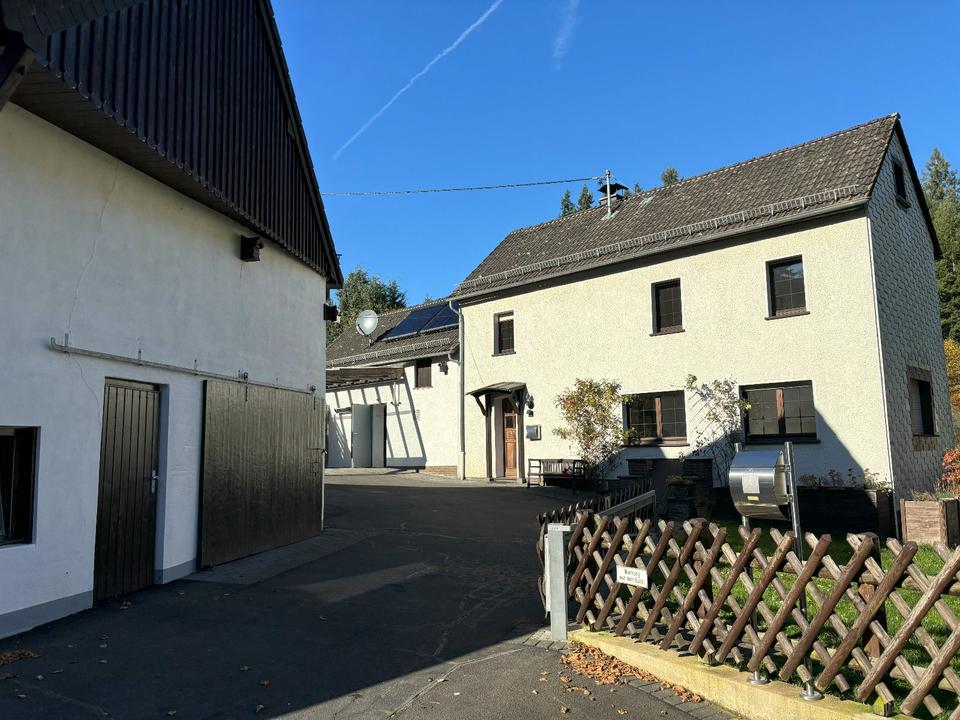 Thumbnail-Freistehendes Haus mit Nebengebäuden, Eckgrundstück, Nürburgring