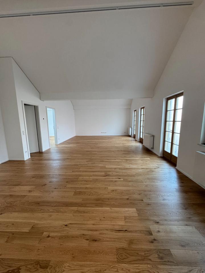 Thumbnail-Großzügige, sanierte 2-Zimmer-Wohnung im Zentrum