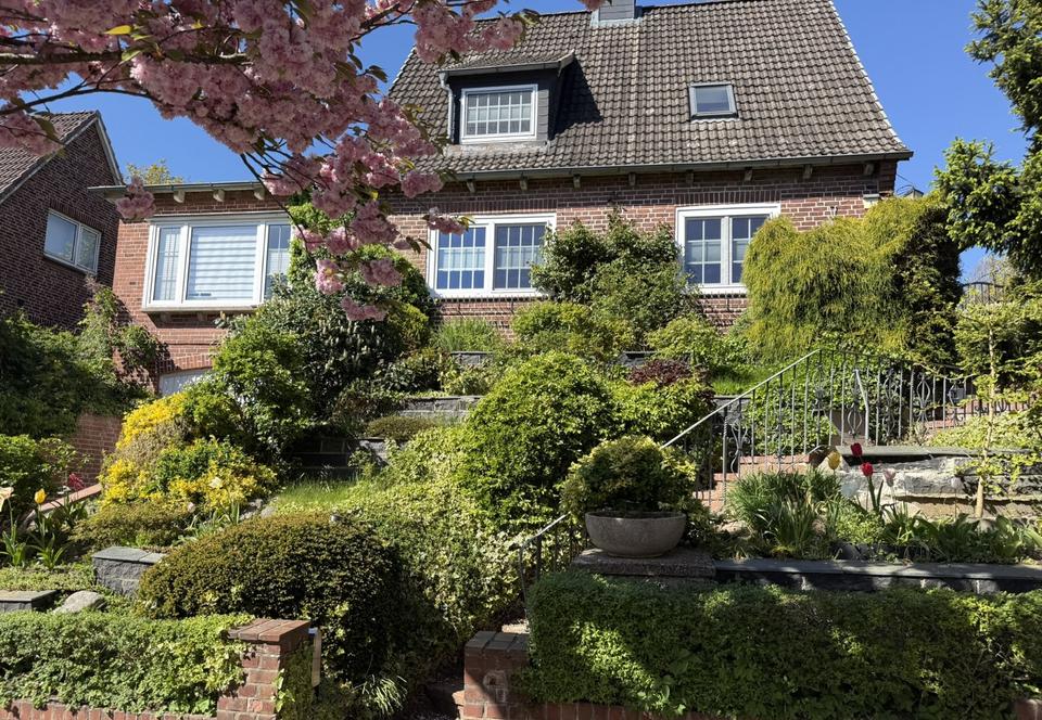 Thumbnail-Großzügiges Einfamilienhaus mit Einliegerpotenzial und Garten