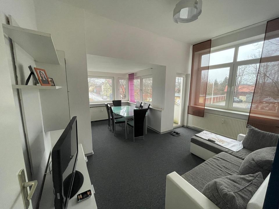 Thumbnail-Große 3 Zimmer Wohnung mit Balkon und Einbauküche zu vermieten