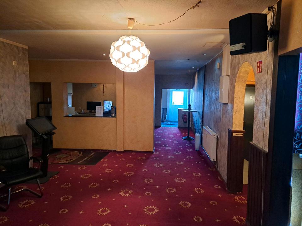 Thumbnail-Spielhalle, Imbiss, Restaurant, Büro zu Vermieten