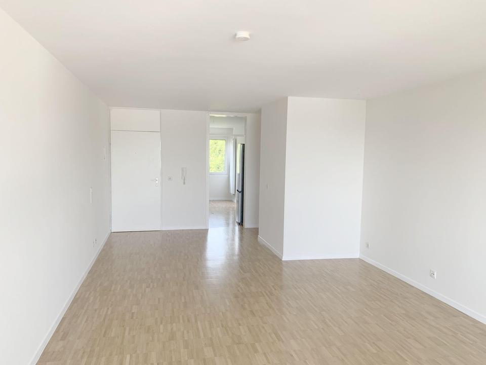 Thumbnail-Moderne, helle 3 Zi-Whg Wohnung mit hochwertiger Einbauküche und großem Balkon in Esslingen