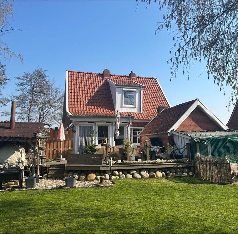 Thumbnail-Modernisiertes Einfamilienhaus mit großem Garten in ruhiger Lage