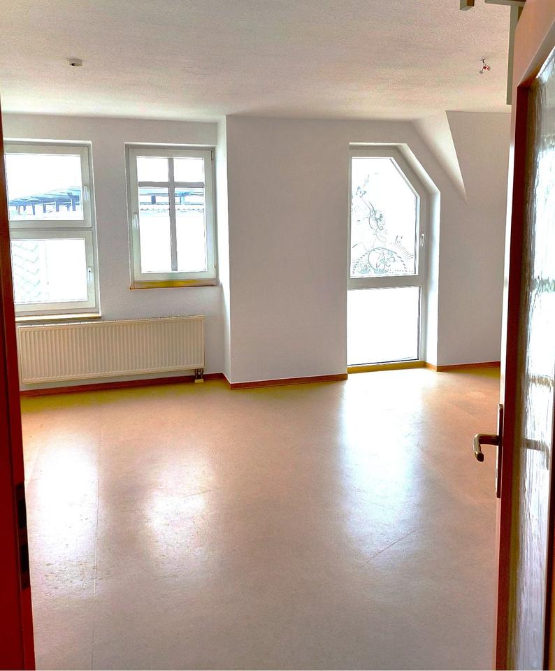 Thumbnail-Tolle 4 Zimmer City-Wohnung, Küche, Bad, Parkplatz