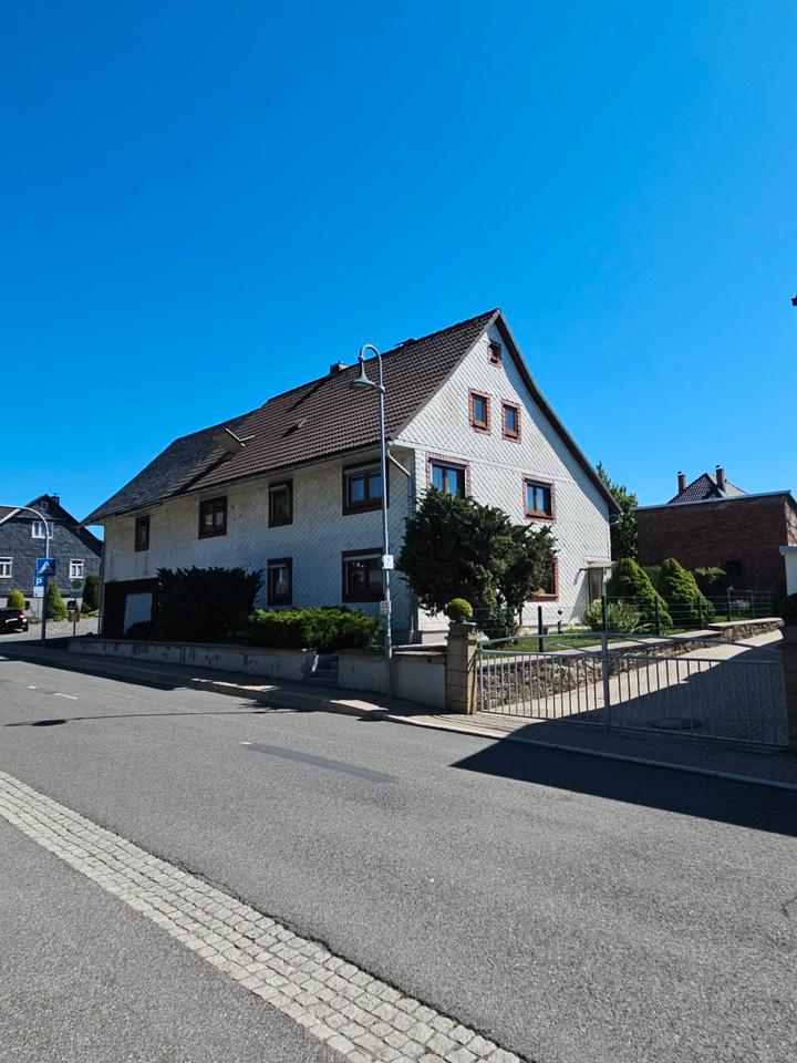 Thumbnail-Einfamilienhaus mit angebauter Scheune und Garten