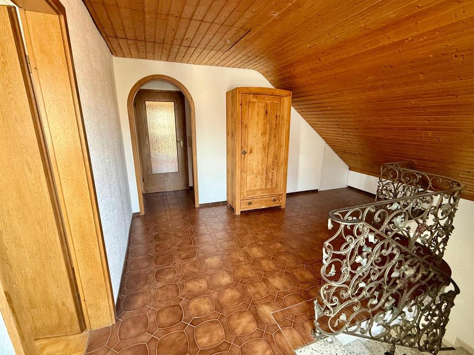 Thumbnail-Helle 3 Zimmer DG-Whg. mit überdachter Loggia in Langensendelbach