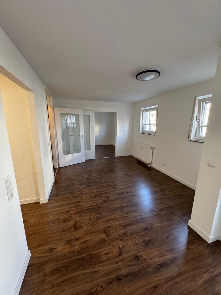 Thumbnail-Moderne 2-Zimmer-Wohnung in Weinstadt mit Balkon