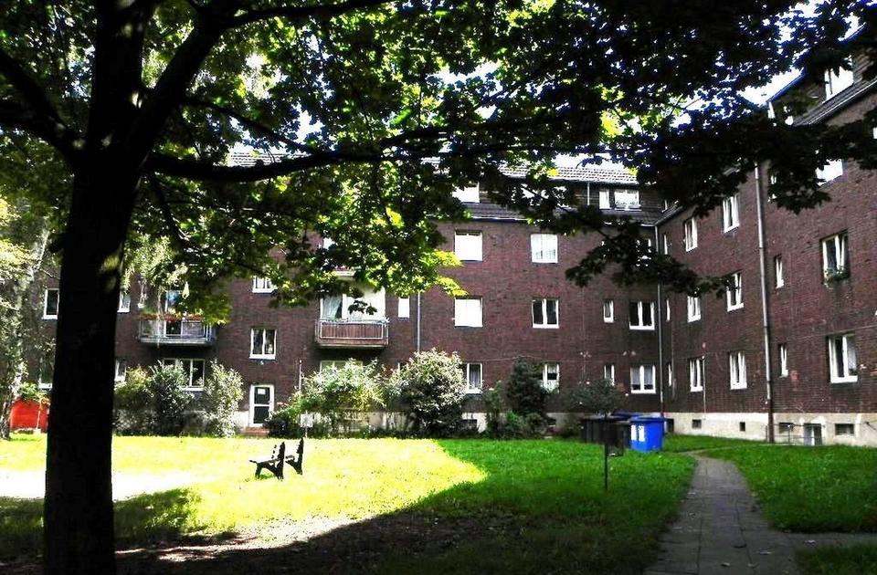 Thumbnail-2,5 Zimmer Wohnung, großer Wohn- und Kochbereich, Bad und Gäste-WC, Grünanlage hinter dem Haus