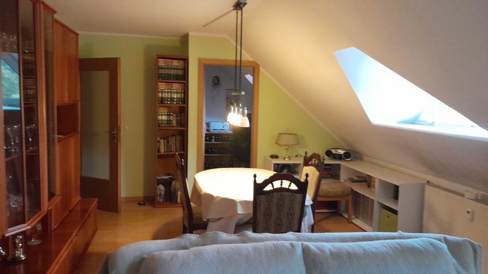 Thumbnail-Ruhig gelegene, hell und geräumige Dachgeschosswohnung