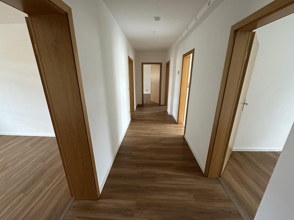 Thumbnail-Erstbezug in Stadtnähe: 4-Zimmer-Whg inkl. neuer Küche