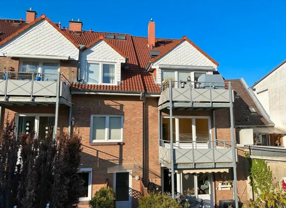 Thumbnail-Renoviert: Moderne 2,5 Zimmer, EBK, Balkon, Garage