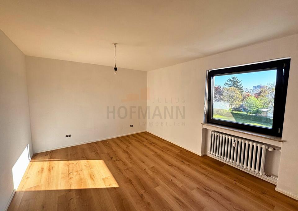 Thumbnail-Erstbezug nach Modernisierung. 3 Zimmer Wohnung, aufwendig modernisiert, Einbauküche, herrl. Ausblick, Balkon, Stellplatz
