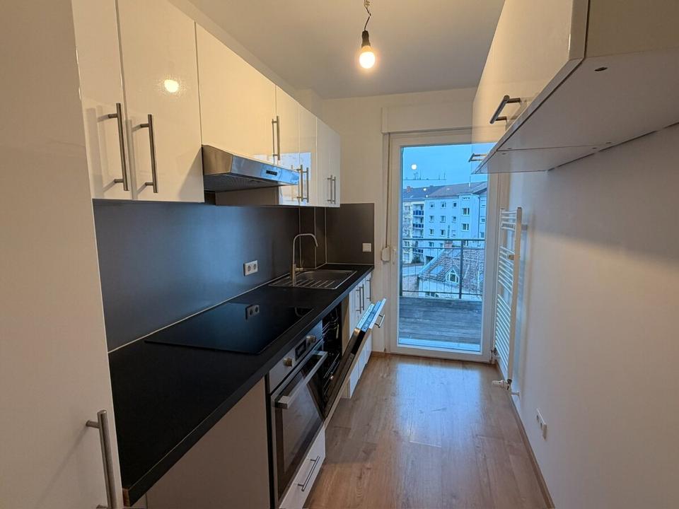 Thumbnail-Modernisierte 3-Zimmer-Wohnung mit Balkon und EBK in Frankfurt-Bockenheim