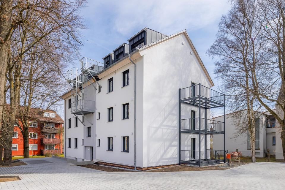 Thumbnail-Erstbezug nach Kernsanierung: Helle 3-Zimmer-Wohnungen in Mehrfamilienhaus (1.OG & 2.OG)