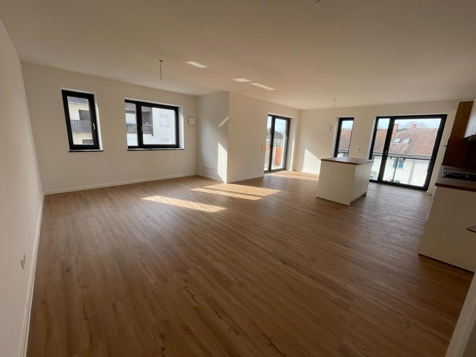 Thumbnail-Großzügige 3-Zimmer-Wohnung mit ca. 102 m² Wohnfläche – Aufzug & Tiefgarage