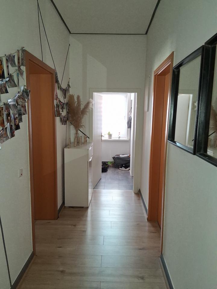 Thumbnail-*** Große 3 Zimmer- Altbau- Wohnung *** ab 01.08.2026