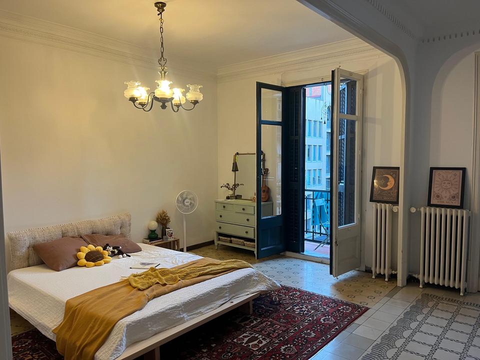 Thumbnail-Shared flat in the heart of Barcelona -Spacious room with balcony