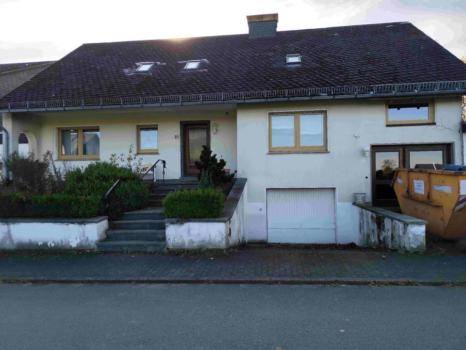 Thumbnail-Viel Platz und Möglichkeiten! Ein-Zweifamilienhaus in Madfeld!