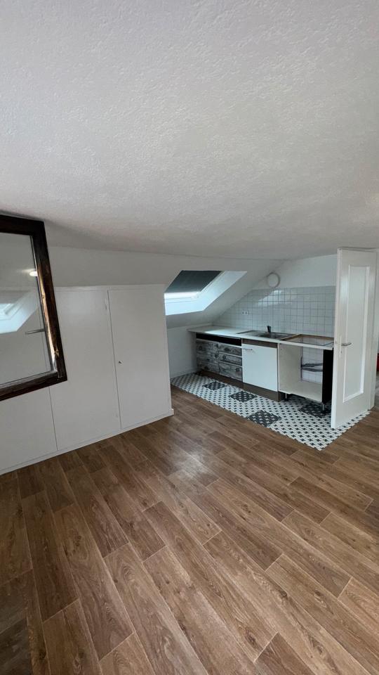 Thumbnail-2-Zimmer Apartment im Dachgeschoss