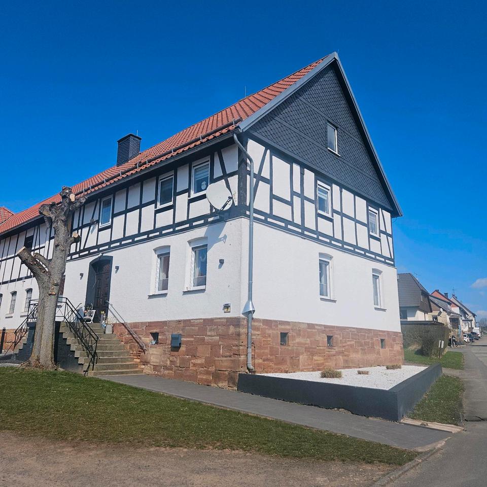 Thumbnail-Drei- Seiten- HofFamilienhaus neu renoviert