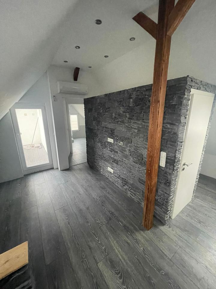 Thumbnail-Modern Dachgeschosswohnung mit Balkon in ruhiger Wohnlage