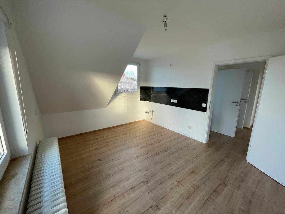 Thumbnail-3 Zimmerwohnung DG mit Balkon in Oppenheim renoviert