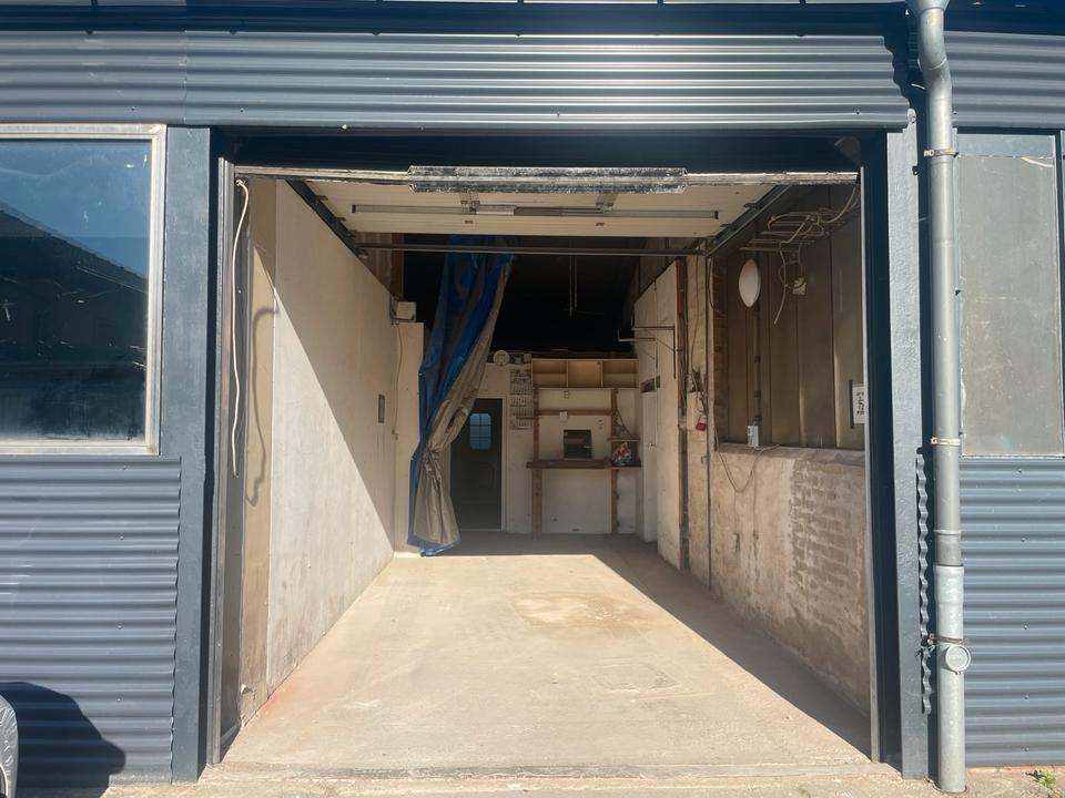 Thumbnail-Halle, 120m Broitzem mit Büro, Dusche und Toilette