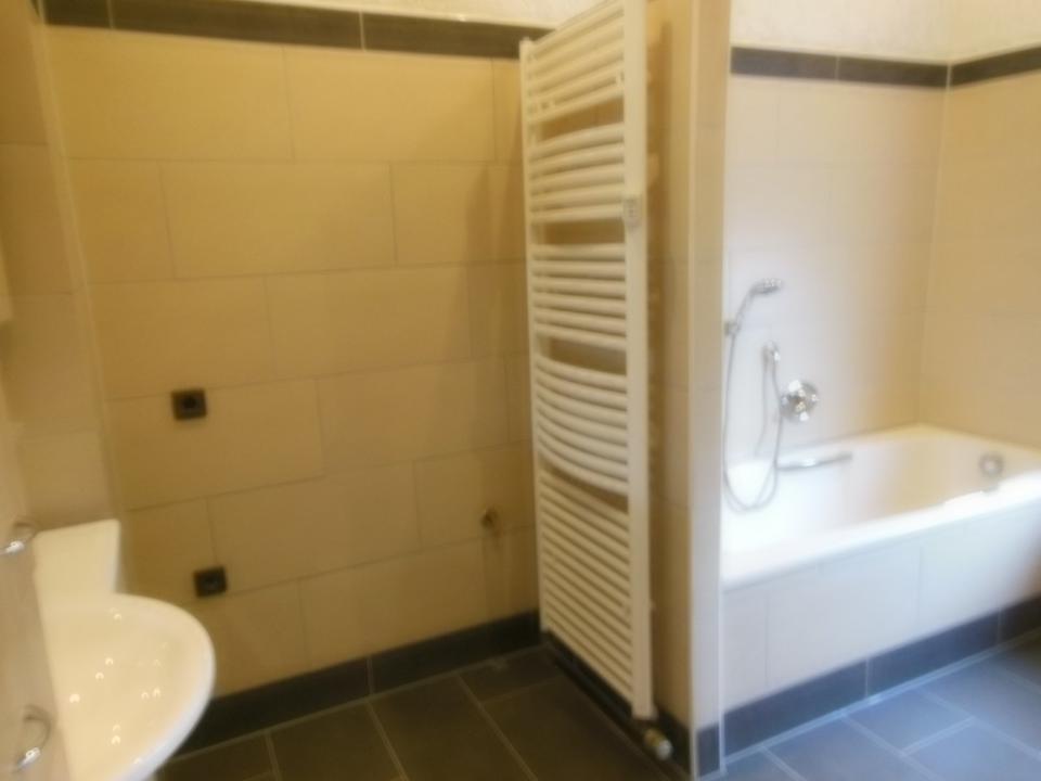 Thumbnail-Großzügige, freundliche, helle, 2 Zimmer Wohnung