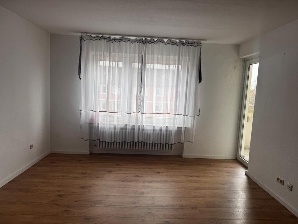 Thumbnail-Ab dem 01.01.2025 bieten wir eine geräumige und helle 3-Zimmer-Wohnung im 3. OG in Minden an. Die Wohnung verfügt über drei gut geschnittene Zimmer, ein modernes Bad mit Dusche, ein separates WC...