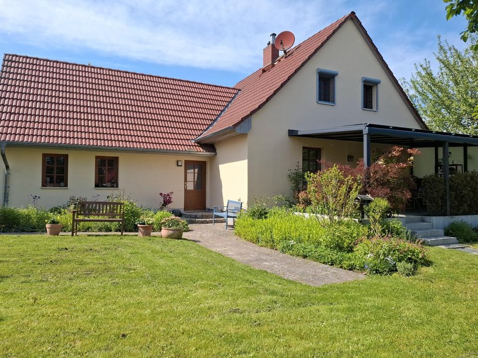 Thumbnail-Charmantes solides Haus mit wunderschönem Garten zu verkaufen