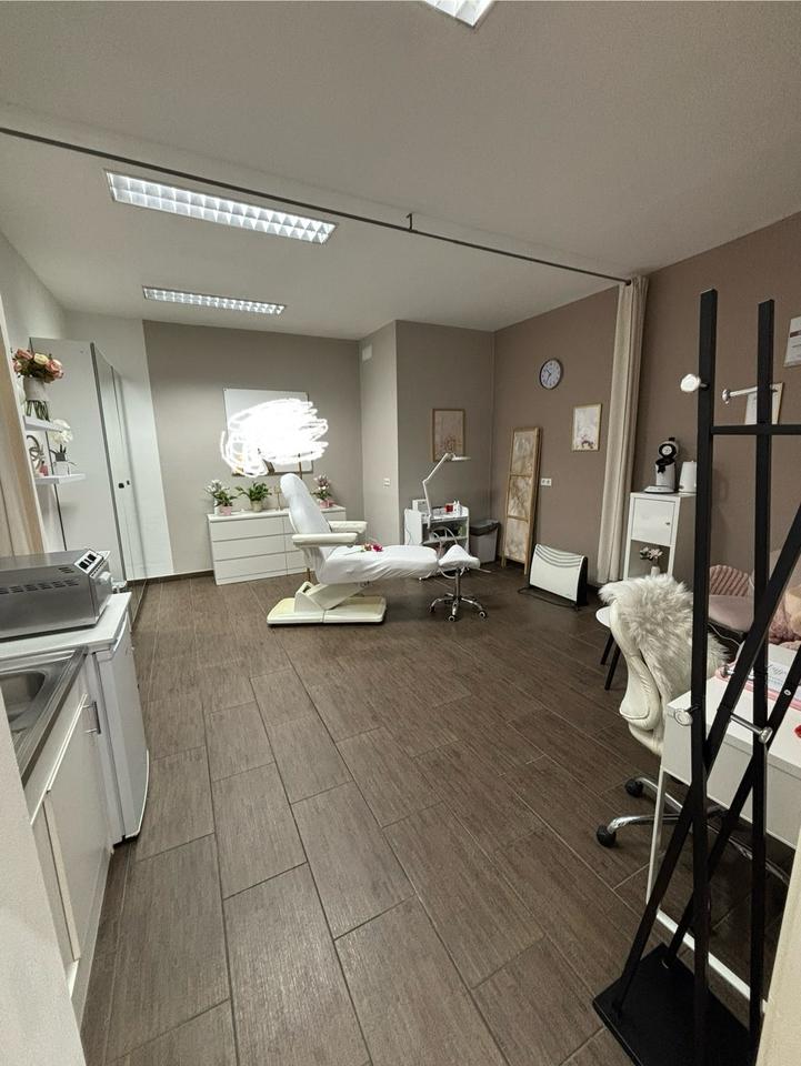 Thumbnail-Kosmetik Raum zu vermieten