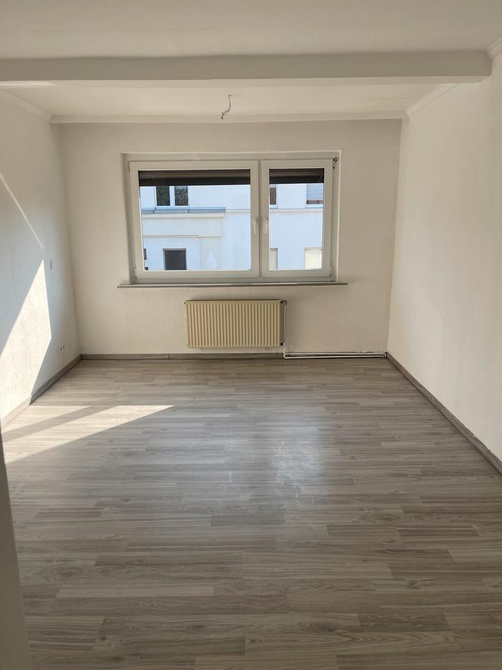 Thumbnail-Sonnige Wohnung mit Parkplatz in ruhiger und guter Wohngegend