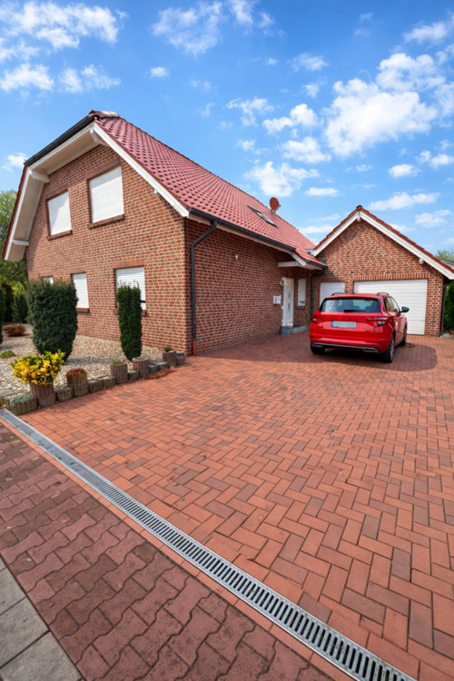 Thumbnail-Vermietetes Zweifamilienhaus in Tierparknähe