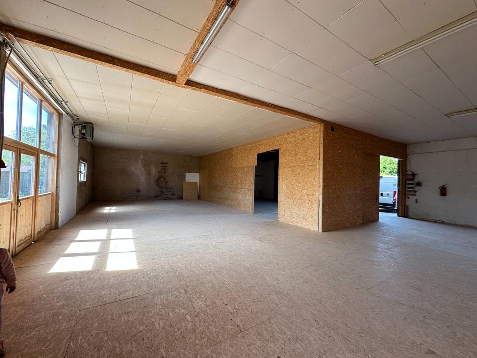 Thumbnail-Werk-Lagerhalle ca. 330m² (parzellierbar) + Freifläche