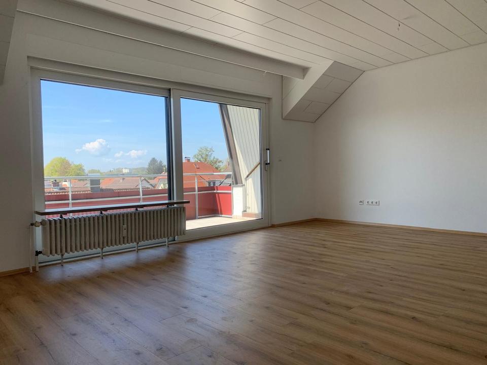 Thumbnail-Attraktive 2,5-Zimmer-Dachgeschosswohnung mit Balkon in FN