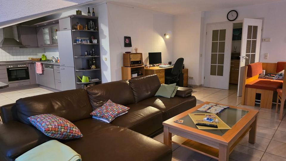 Thumbnail-Wunderschöne 3-Zimmer-Dachgeschosswohnung mit Balkon in gepflegtem 6-Familienhaus