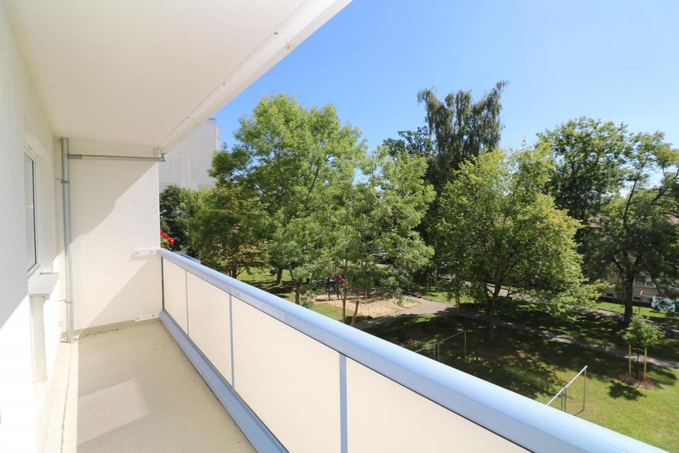 Thumbnail-Trauen Sie Ihren Augen...große 3-RW mit Aufzug, Wanne u. Balkon!!!