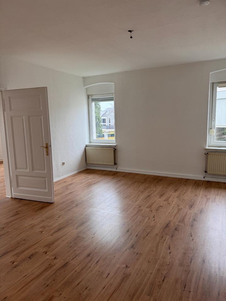 Thumbnail-Großzügige 3 Zimmer Wohnung mit Balkon in ruhiger Lage