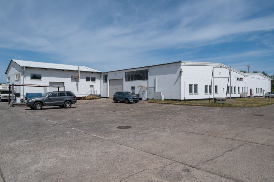 Thumbnail-Vielseitiges Gewerbeensemble im Erdgeschoss – Gastronomie, Hallenflächen & Büro – insgesamt ca. 848,