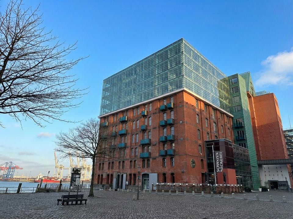 Thumbnail-Elbblick 1. Reihe - Exklusive 2-Zimmer Wohnung in Hamburg am Fischmarkt - Wentzel Dr.