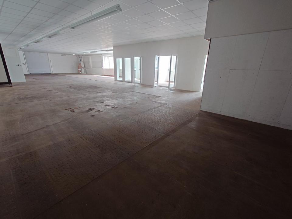 Thumbnail-325m² Halle mit Rolltor und Laderampe zu vermieten