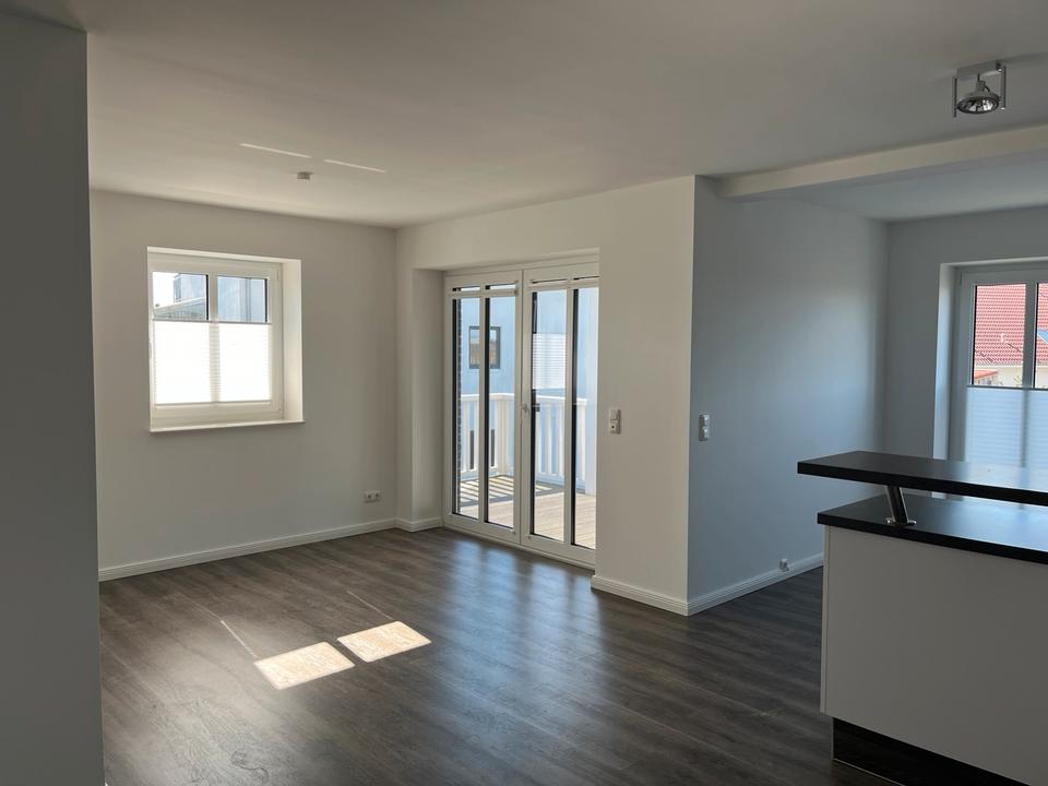 Thumbnail-Moderne helle 3-Zimmer-Wohnung mit Süd-West-Balkon und Carport