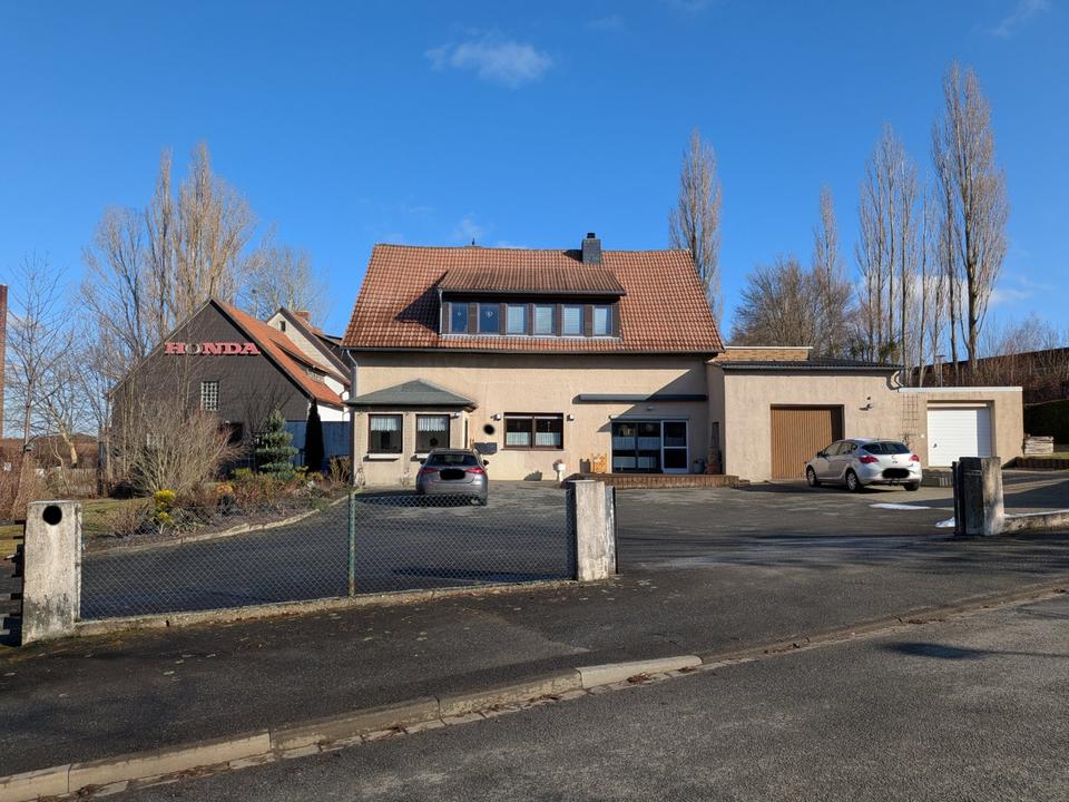 Thumbnail-Geräumige Erdgeschosswohnung mit großem Garten und Garage