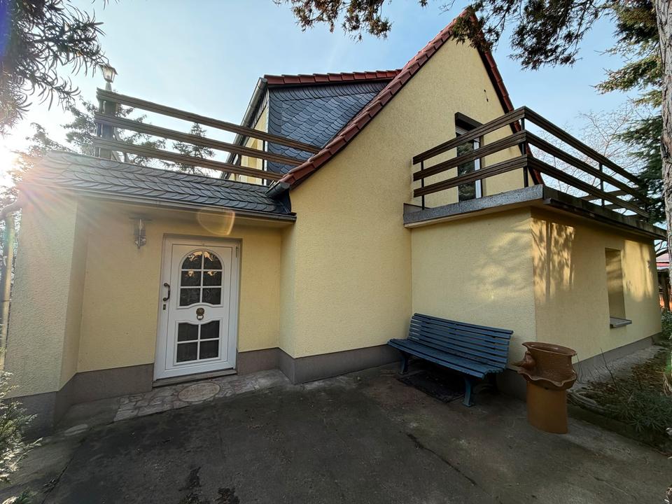 Thumbnail-Attraktives Einfamilienhaus – Balkone, Keller, Garten & Garage