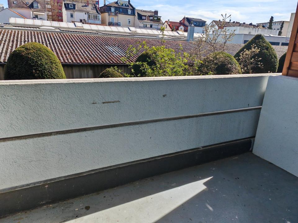 Thumbnail-1,5 ZW STUDIO NEU GESTRICHEN BALKON EBK BAD LAUFNAH UNI KLINIK ROSSMANN REWE EIFLER TEDI PENNY ÖVNP FLUGHAFENBUS S BAHN LYONERSTR