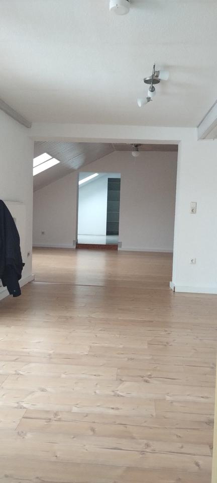 Thumbnail-Schöne ruhige Dachgeschosswohnung mit einem überdachten Balkon