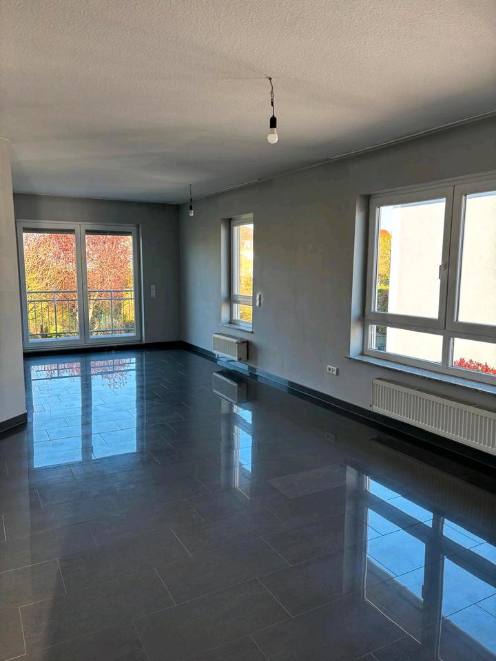 Thumbnail-Schöne Wohnung mit separatem Eingang, EBK und großem Balkon