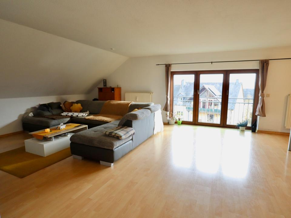 Thumbnail-3-Zimmer-Dachgeschosswohnung mit zwei Stellplätzen in Dorf